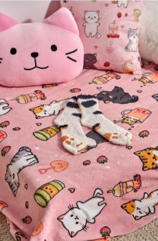 Набір: покривало та шкарпетки з котячим мотивом - різнобарвний