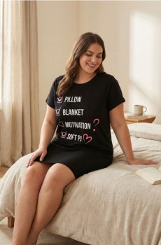 Бавовняна нічна сорочка з написом - чорний