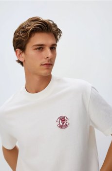 Reserved - Футболка боксі з друком на спині - кремовий - 276FP-01X