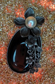 Прикраси Lemanta Красива брошка з імітацією оніксу та перлами (22059)