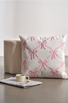 Наволочка з малюнком бантиків - білий