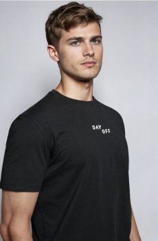 Бавовняна футболка з написом - чорний