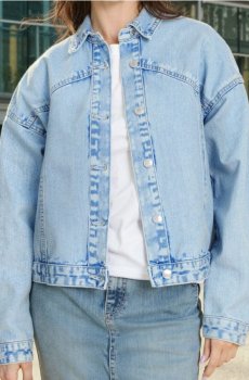 Коротка джинсова куртка з декоративними кристалами - синій