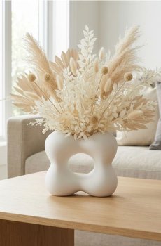 Сучасна декоративна ваза з вирізом - кремовий