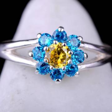 Серебряное кольцо с фианитами 111579 Серебряное кольцо с фианитами 111579