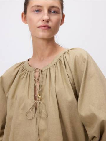 Reserved - LADIES` BLOUSE - світло-оливковий - WD947-81X Reserved - LADIES` BLOUSE - світло-оливковий - WD947-81X