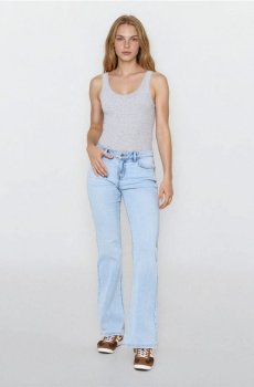 Розкльошені джинси із середньою талією - синій