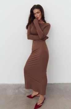 Коричнева трикотажна сукня максі з довгим рукавом