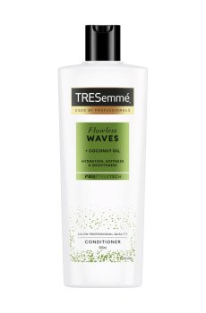 Уценка! Кондиционер для волос TRESemme Flawless Waves с экстрактом кокоса, 400 мл