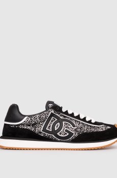 Черные кроссовки с логотипом