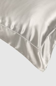 Серая наволочка из шелка