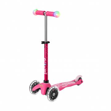 Детский самокат Micro Maxi Deluxe Magic LED трехколесный, розовый, от 2 лет (MMD130) Детский самокат Micro Maxi Deluxe Magic LED трехколесный, розовый, от 2 лет (MMD130)