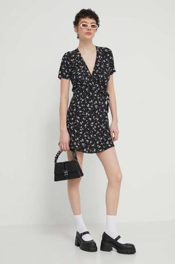 Платье Tommy Jeans цвет чёрный mini расклешённое DW0DW17941 Платье Tommy Jeans цвет чёрный mini расклешённое DW0DW17941