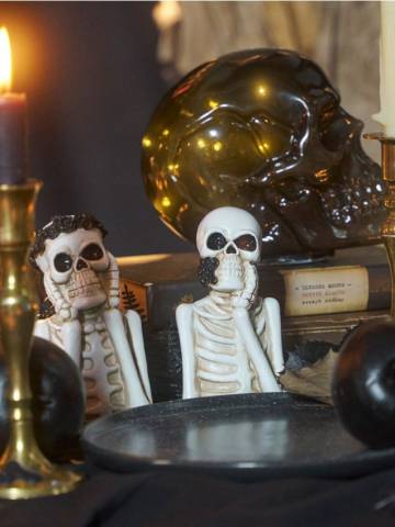 Хелловінська декорація - білий