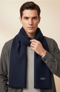 Шарф з нашивкою - темно-синій