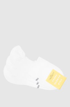 Набор следов белых носков с узором логотипа