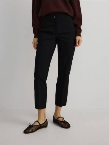 Reserved - Штани slim зі стрілками - чорний - 685AC-99X Reserved - Штани slim зі стрілками - чорний - 685AC-99X