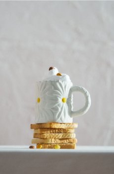 Горнятко з ромашковим мотивом - білий