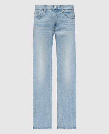 Голубые джинсы с эффектом потертости