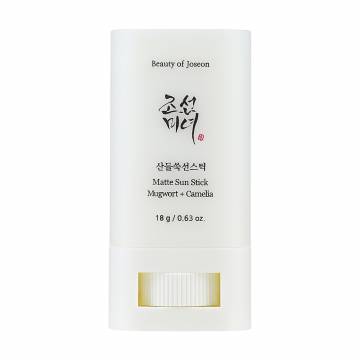 Матовый солнцезащитный стик для лица Beauty Of Joseon Matte Sun Stick Mugwort Camelia, SPF 50+ PA++++, 18 г Матовый солнцезащитный стик для лица Beauty Of Joseon Matte Sun Stick Mugwort Camelia, SPF 50+ PA++++, 18 г