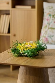 Великодній свічник зі штучними квітами - жовтий