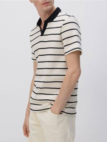 Reserved - Сорочка поло regular fit із текстурованого трикотажу - кремовий - 565EF-01X Reserved - Сорочка поло regular fit із текстурованого трикотажу - кремовий - 565EF-01X