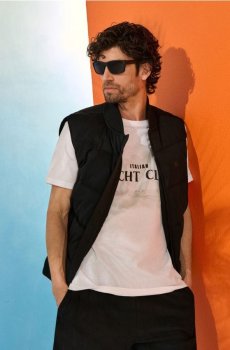 Стьобаний жилет зі стійкою - чорний