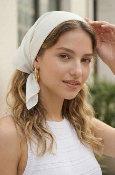 Хустка з сатиновим оздобленням - кремовий