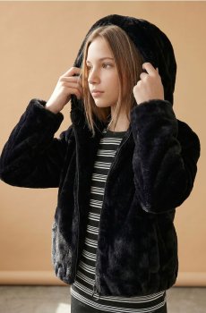 Коротка куртка з хутряним оздобленням і капюшоном - чорний