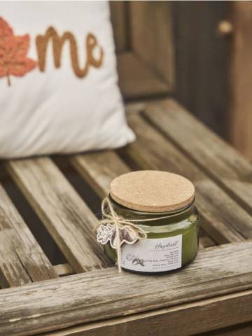 Свічка Hazelnut - блідо-зелений Свічка Hazelnut - блідо-зелений