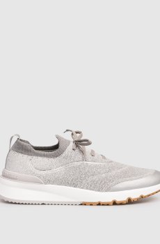 Серые кроссовки с фактурным логотипом