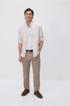 Reserved - Штани-чиноси slim fit із ременем - кавовий - 526HR-84X