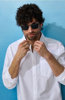 Бавовняна сорочка з довгими рукавами та нагрудною кишенею - білий