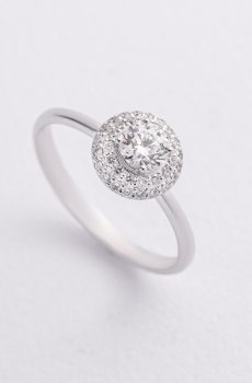 Золотое кольцо с бриллиантами 245011121