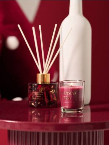 Подарунковий набір: свічка та освіжувач повітря Christmas Berry - рожевувато-ліловий Подарунковий набір: свічка та освіжувач повітря Christmas Berry - рожевувато-ліловий