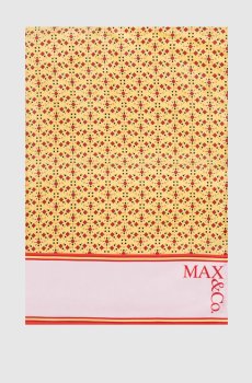 Желтый шарф из шелка в геометрический узор