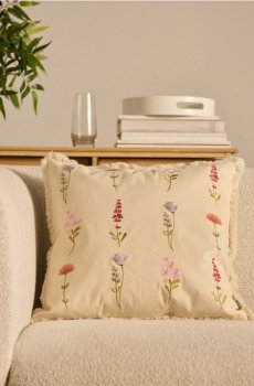 Наволочка з квітковою вишивкою - кремовий