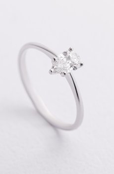 Помолвочное золотое кольцо с бриллиантом 245701121