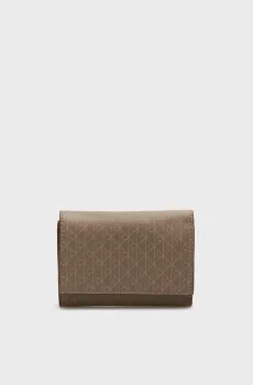 Женский бежевый кошелек с узором EMBLEM AOP TRIFOLD Бежевый ONESIZE Calvin Klein LV04F1118G