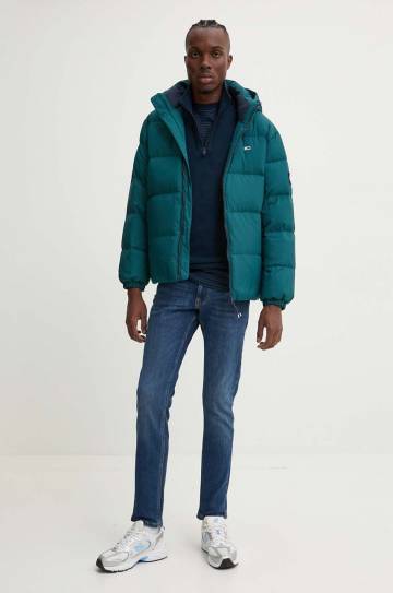 Пуховая куртка Tommy Jeans мужская цвет зелёный зимняя oversize DM0DM19786 Пуховая куртка Tommy Jeans мужская цвет зелёный зимняя oversize DM0DM19786