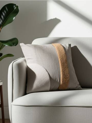 Декоративна подушка - бежевий