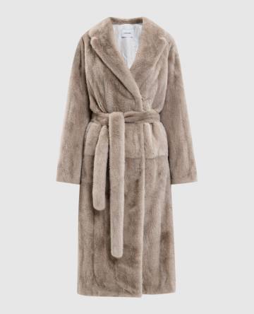 Бежевая шуба из меха норки