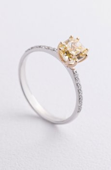 Помолвочное золотое кольцо с бриллиантами 242991121