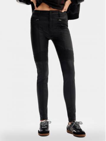 Desigual Штани зі штучної шкіри Oslo 24SWPW26 Чорний Slim Fit Desigual Штани зі штучної шкіри Oslo 24SWPW26 Чорний Slim Fit