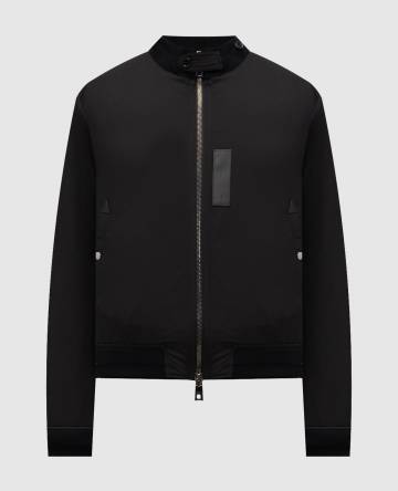 Черная пуховая куртка с логотипом