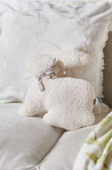 Декоративна подушка - кремовий