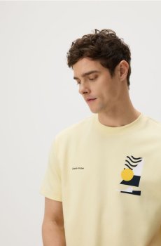 Reserved - Комфортна футболка з принтом - світло-жовтий - 310FP-10X