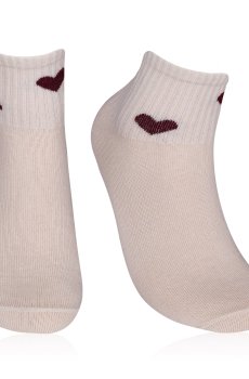 Носки женские AmiGA средние, молочные с бордовыми сердцами, размер 23-25