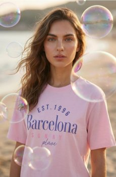 Бавовняна футболка з написом Barcelona - пастельний рожевий