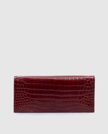Красный лакированный клатч из кожи крокодила